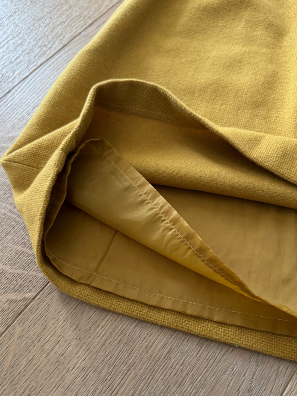 Dalia Collection Wool Blend Vintage Y2K
Mustard Yellow Mini Skirt size 2 - Picture 8 of 8